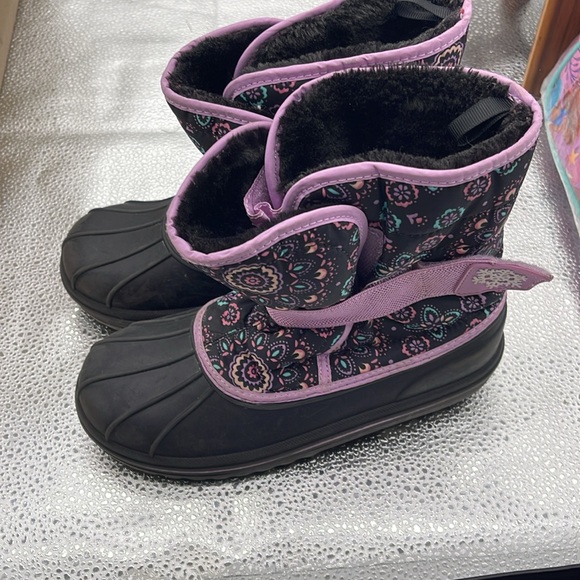 Children’s Place Snow Boots size 4 - Picture 2 of 3
